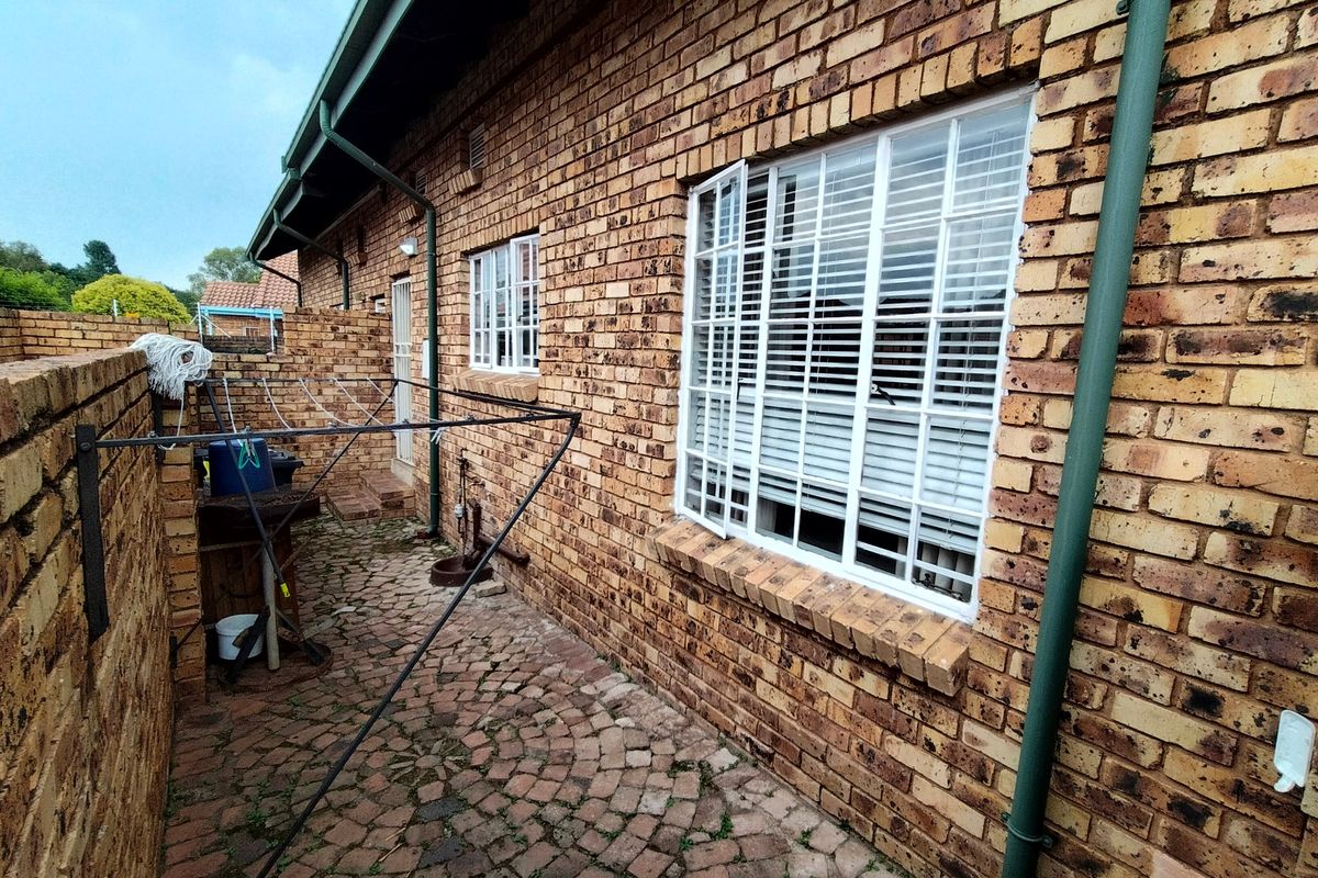 Townhouse For Sale In Centurion - Photo 5