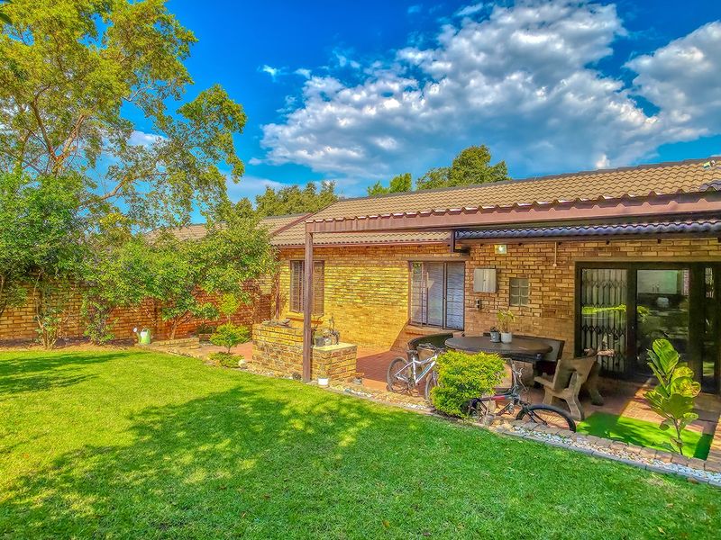 Townhouse For Sale In Randburg - Photo 3