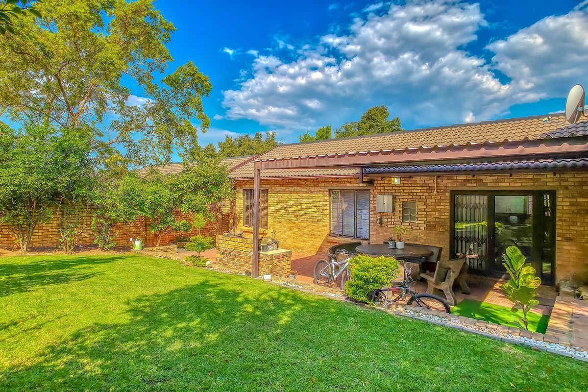 Townhouse For Sale In Randburg - Photo 3