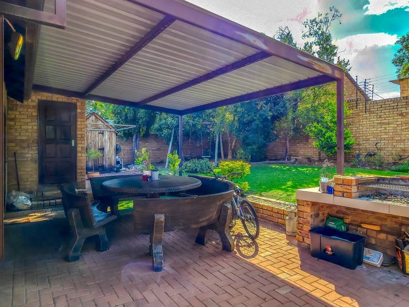 Townhouse For Sale In Randburg - Photo 6