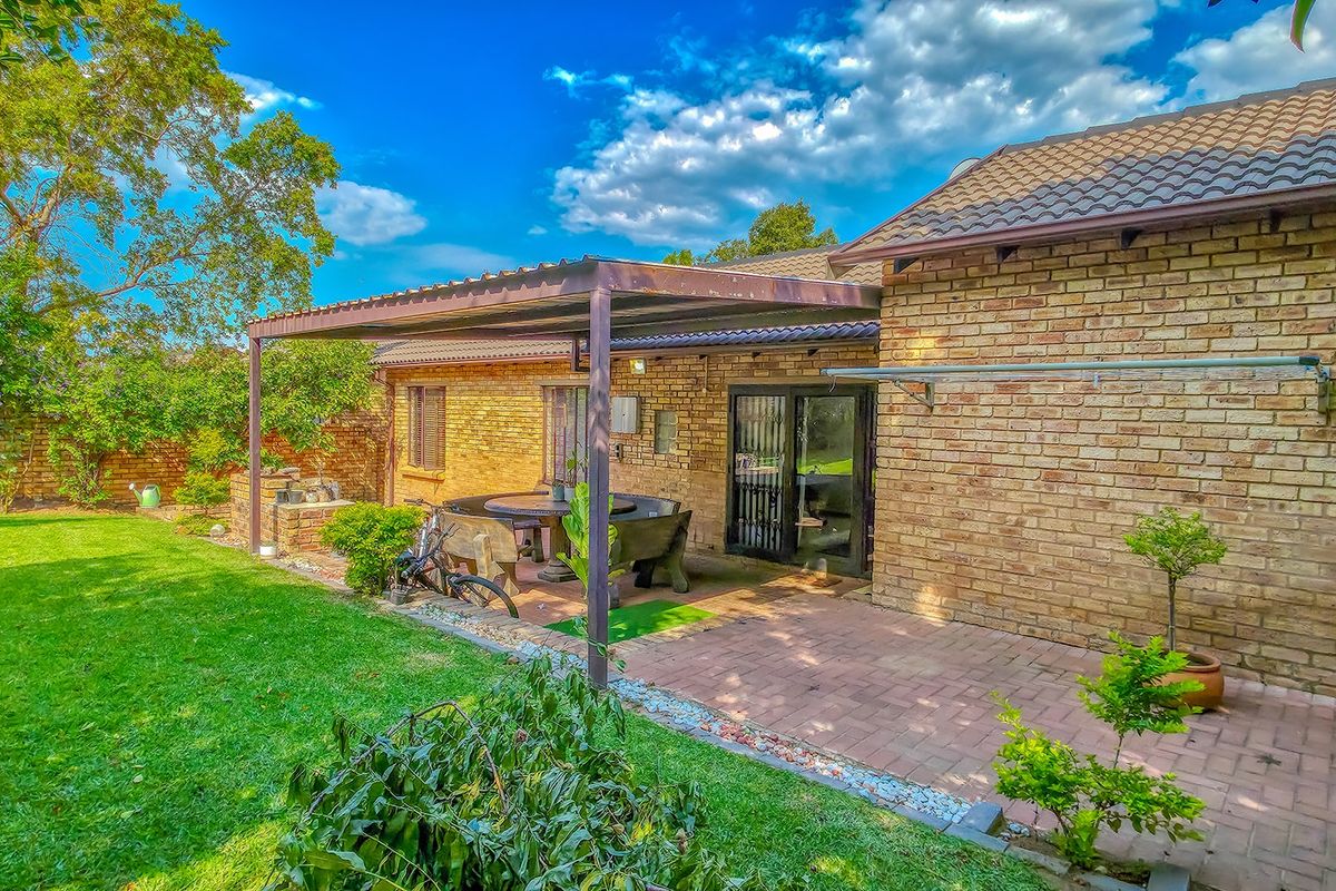 Townhouse For Sale In Randburg - Photo 4