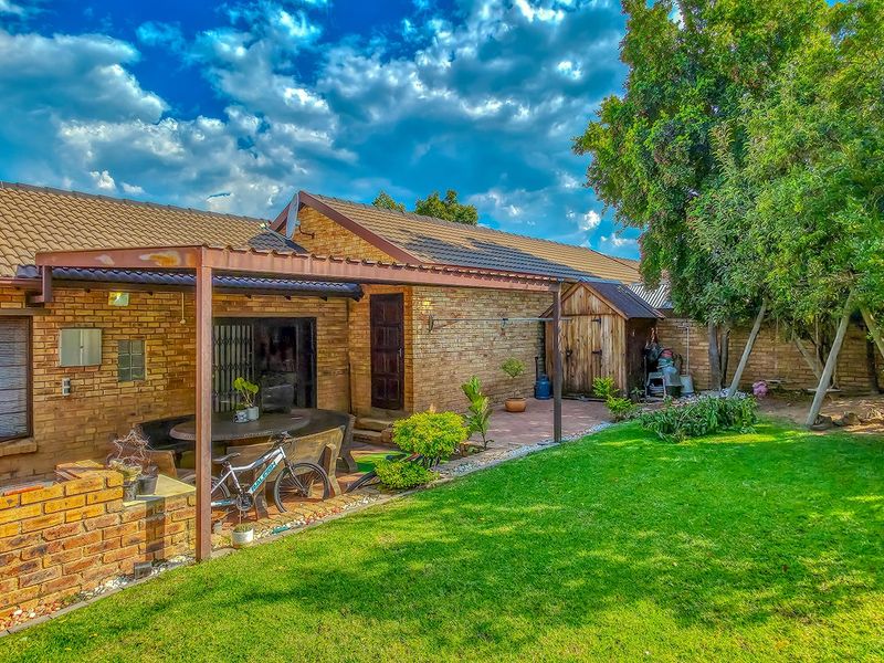 Townhouse For Sale In Randburg - Photo 1
