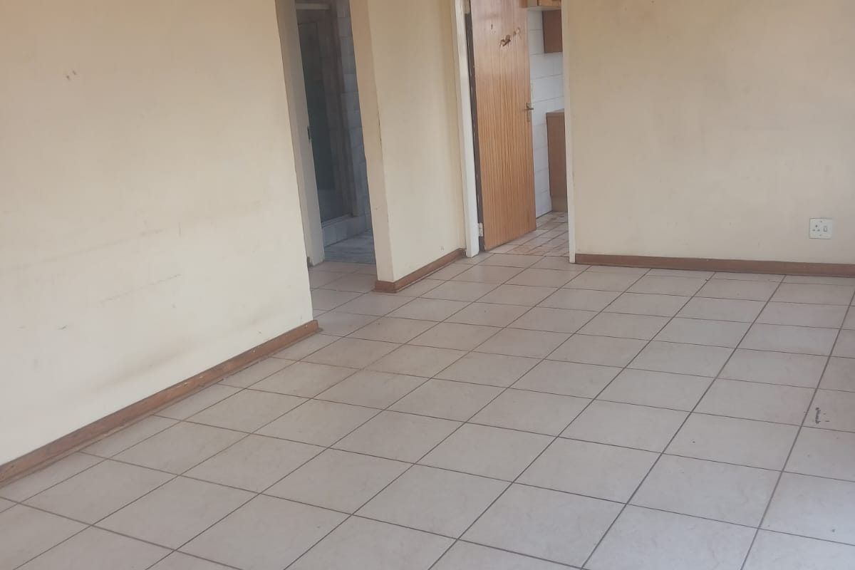 Apartment For Sale In Johannesburg - Photo 2