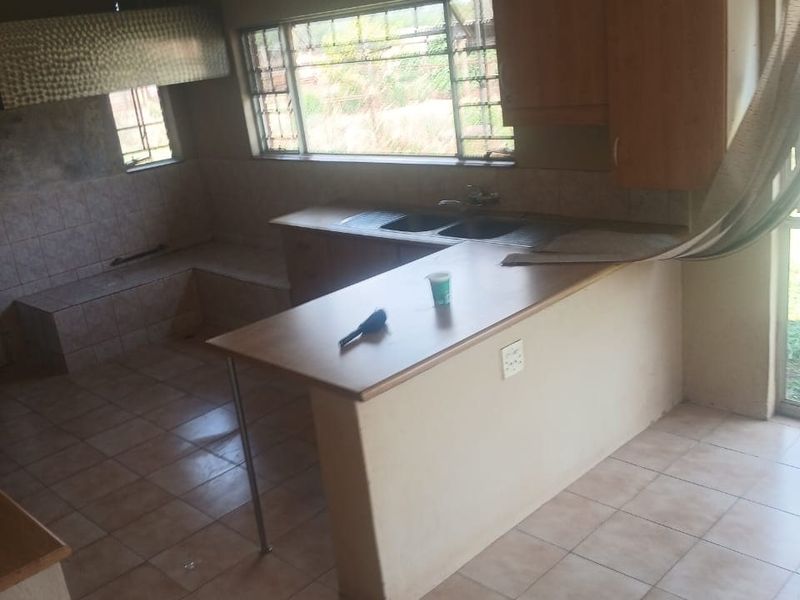 Apartment For Sale In Johannesburg - Photo 8