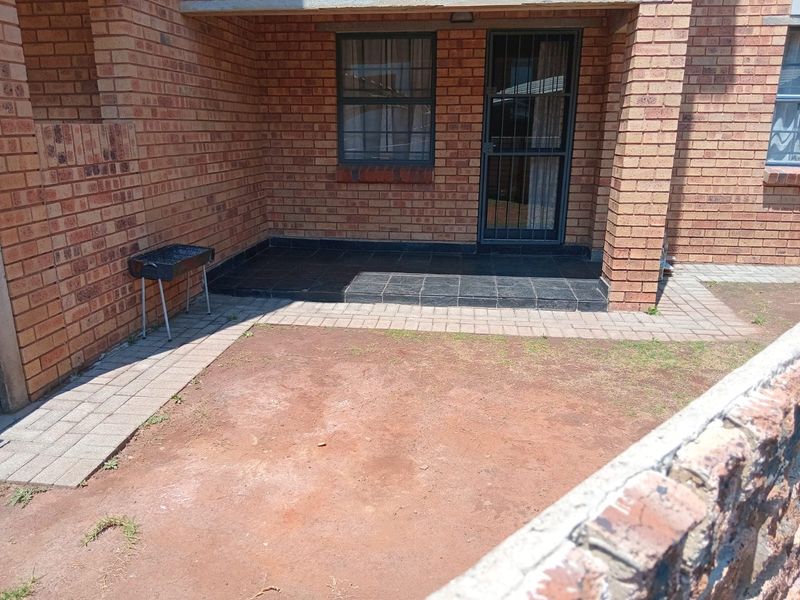 Apartment For Sale In Johannesburg - Photo 5