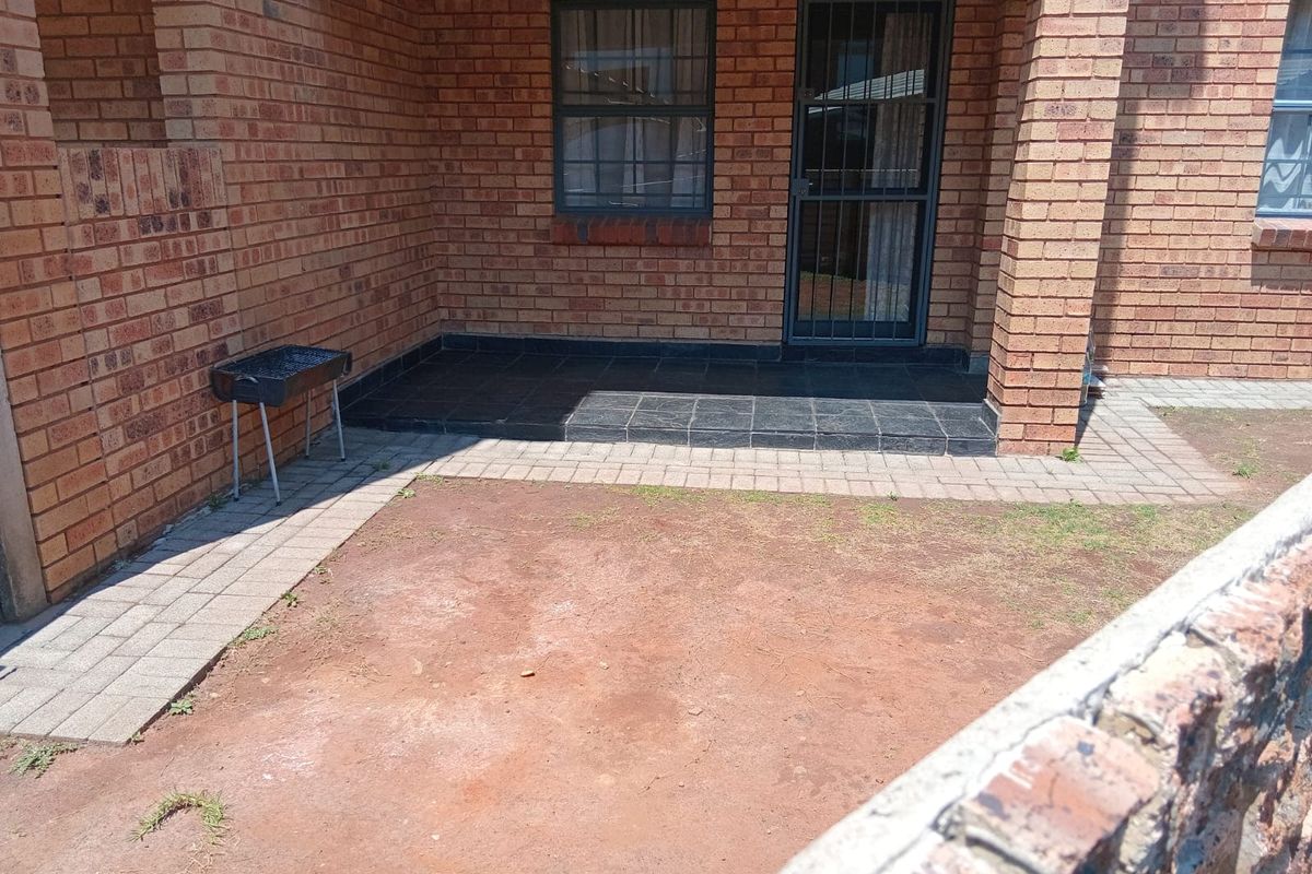 Apartment For Sale In Johannesburg - Photo 5