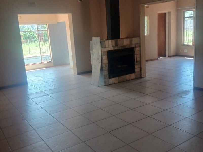 Apartment For Sale In Johannesburg - Photo 4