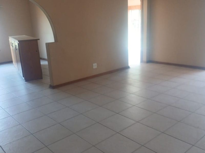 Apartment For Sale In Johannesburg - Photo 3