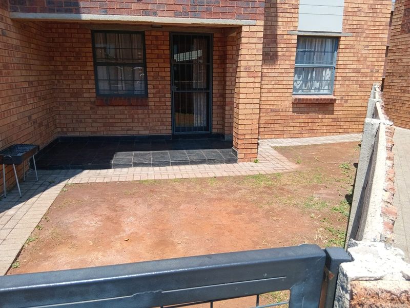 Apartment For Sale In Johannesburg - Photo 1