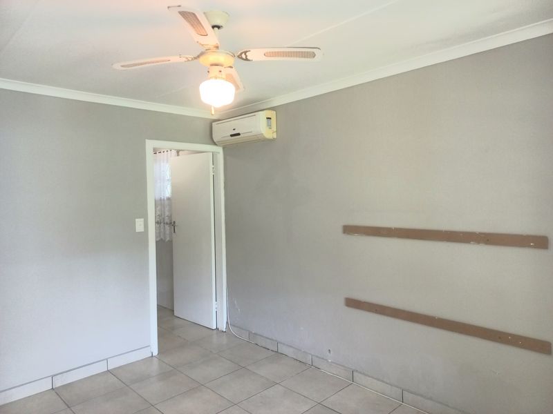 Townhouse For Sale In Port Edward - Photo 4