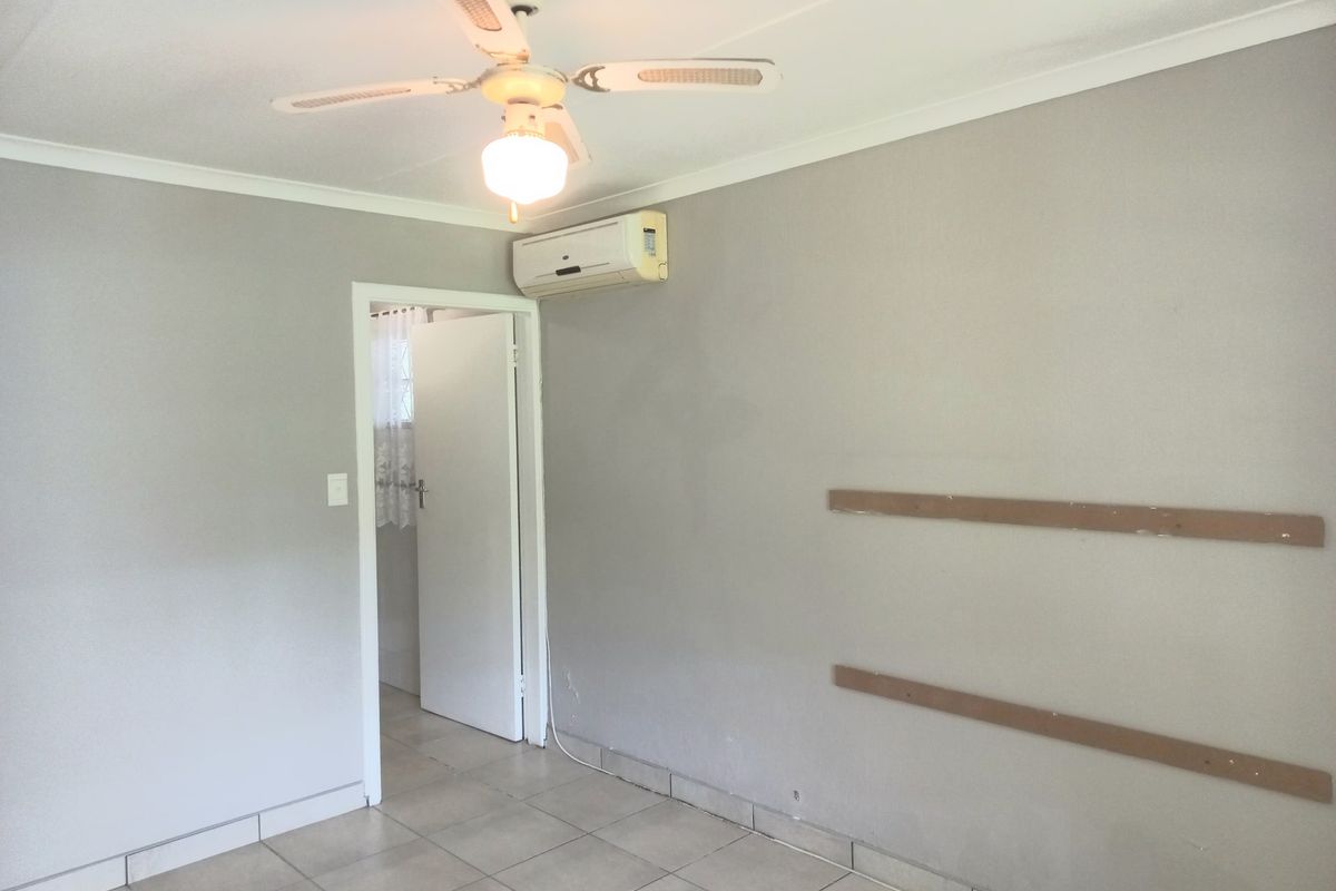 Townhouse For Sale In Port Edward - Photo 4