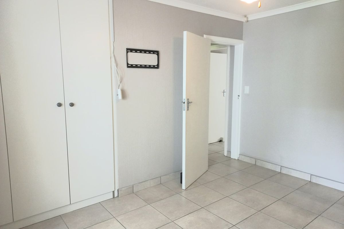 Townhouse For Sale In Port Edward - Photo 5