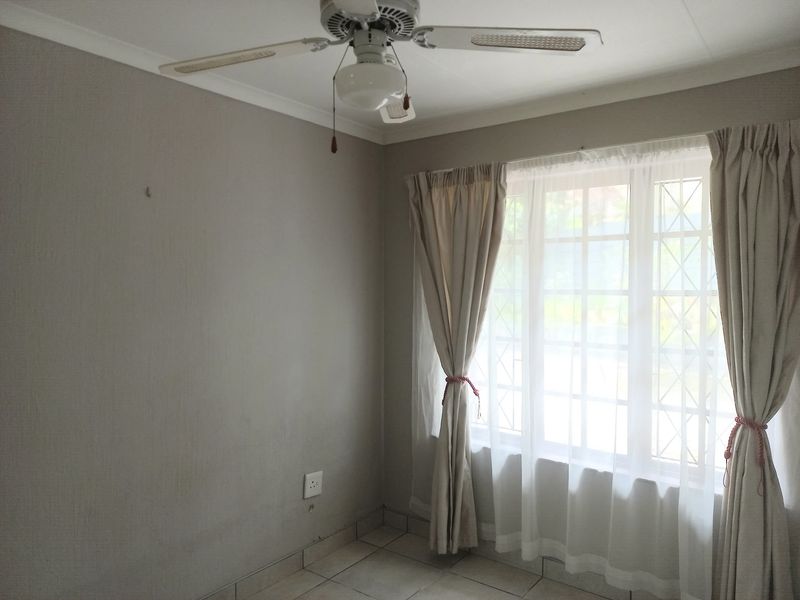 Townhouse For Sale In Port Edward - Photo 10