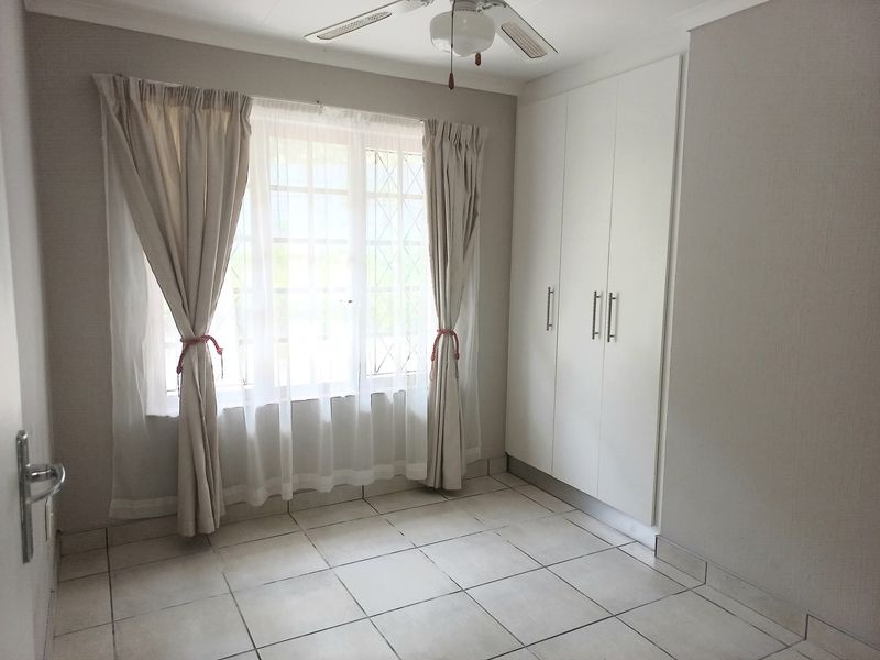 Townhouse For Sale In Port Edward - Photo 9