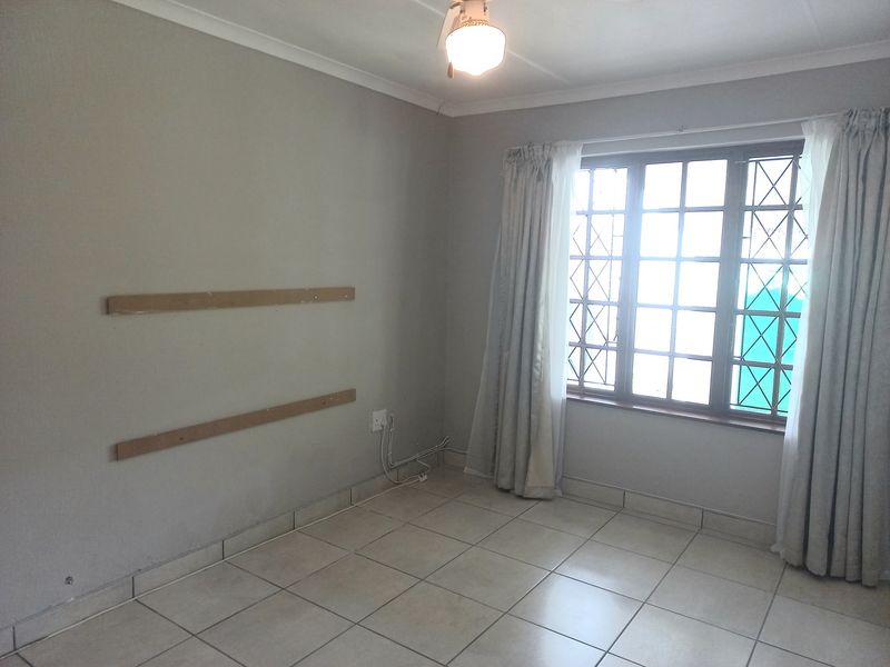 Townhouse For Sale In Port Edward - Photo 6