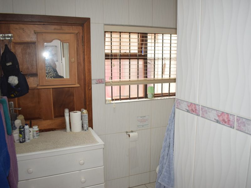 House For Sale In Port Edward - Photo 4