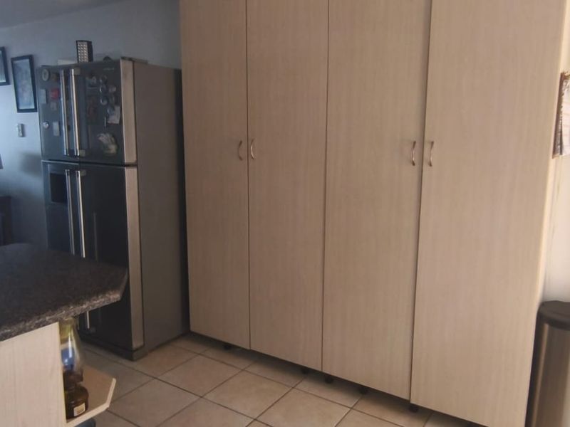 Apartment For Sale In Margate - Photo 6