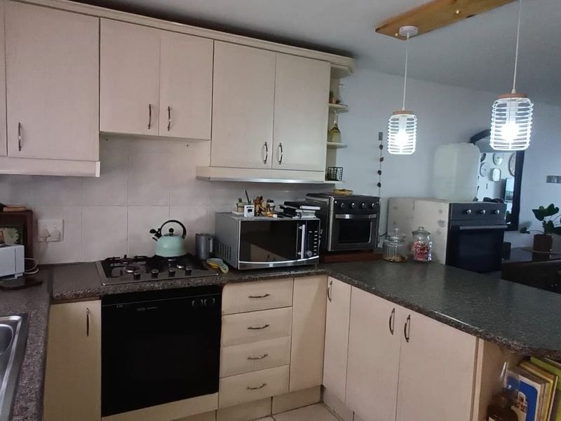 Apartment For Sale In Margate - Photo 5