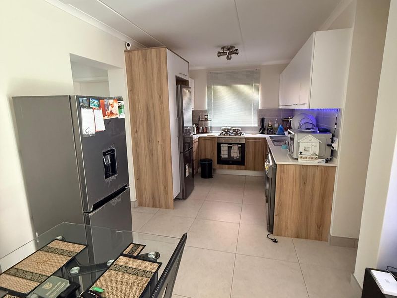 Apartment For Sale In Edenvale - Photo 3
