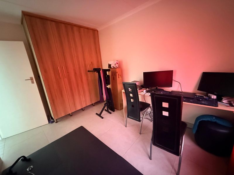 Apartment For Sale In Edenvale - Photo 2