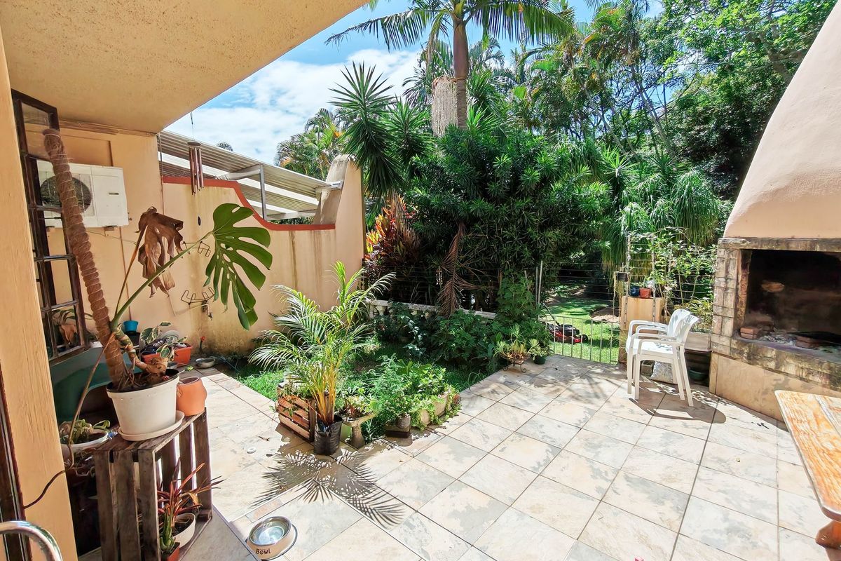 Townhouse For Sale In Margate - Photo 3