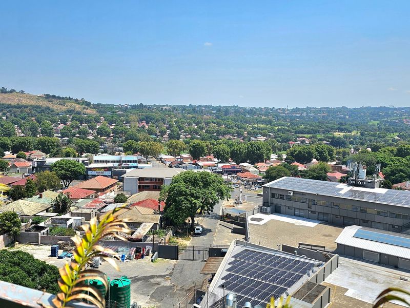 Apartment For Sale In Johannesburg - Photo 2