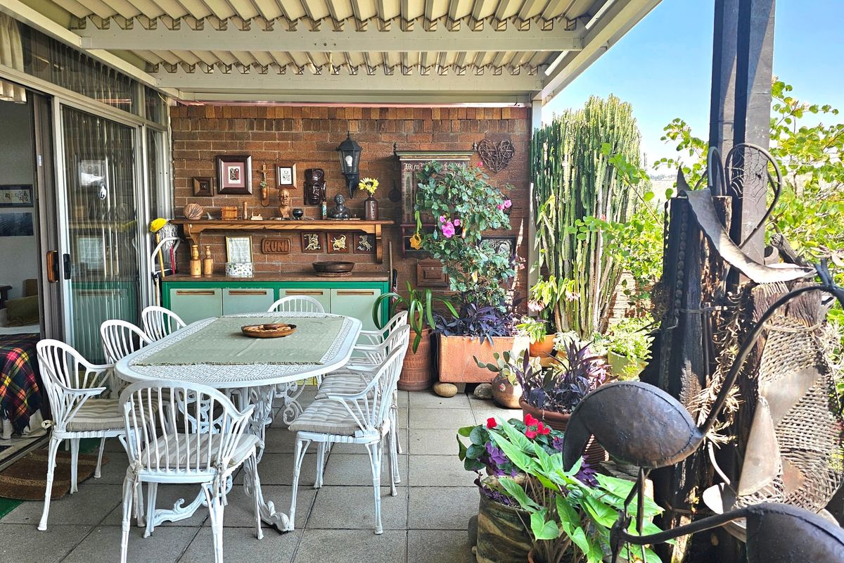 Apartment For Sale In Johannesburg - Photo 2