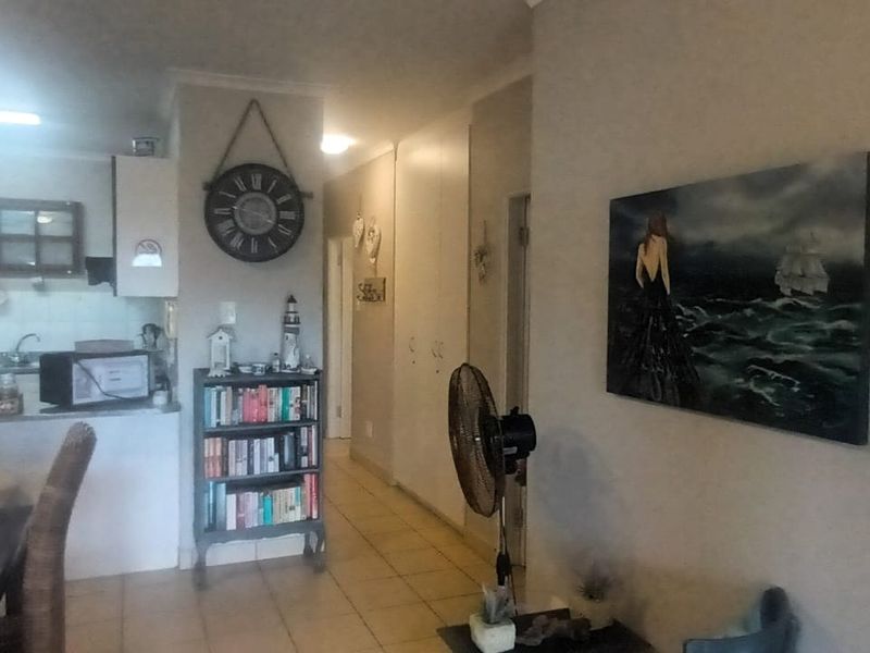 Apartment For Sale In Margate - Photo 8