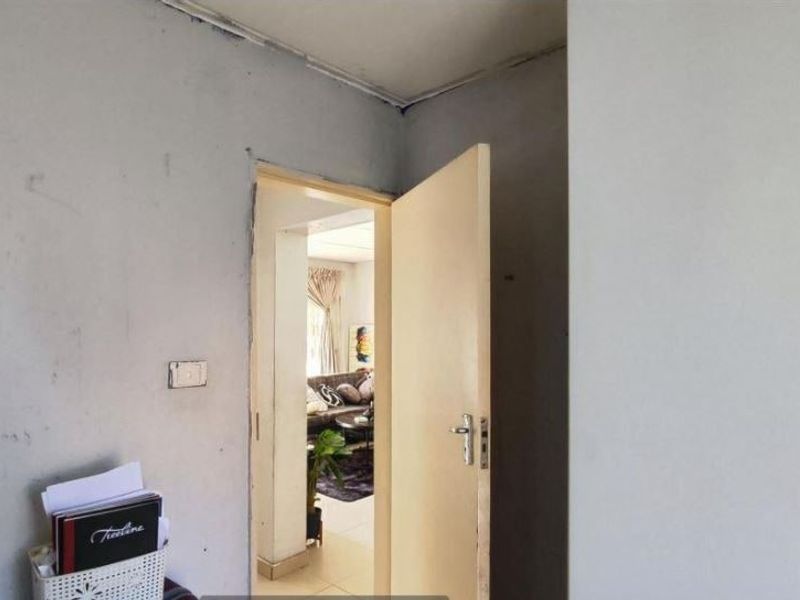 Apartment For Sale In Kempton Park - Photo 7