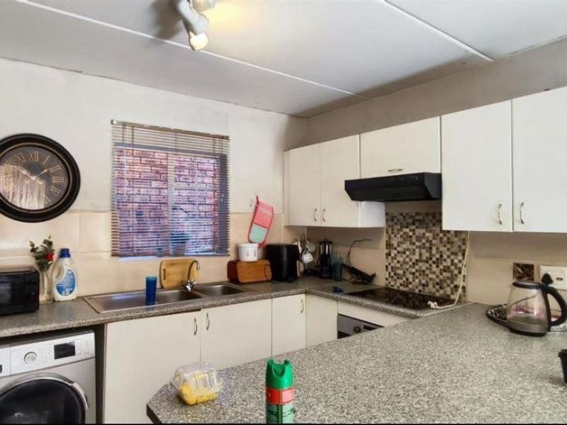 Apartment For Sale In Kempton Park - Photo 3