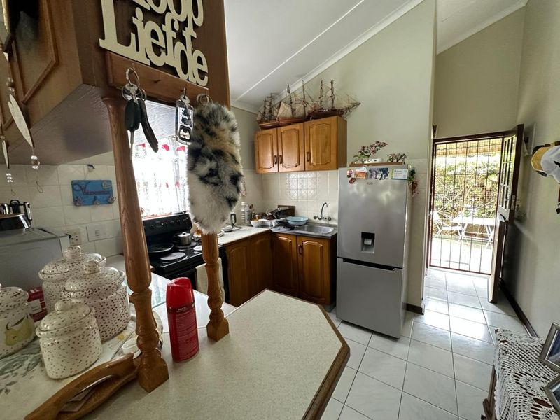 Townhouse For Sale In Hibberdene - Photo 4