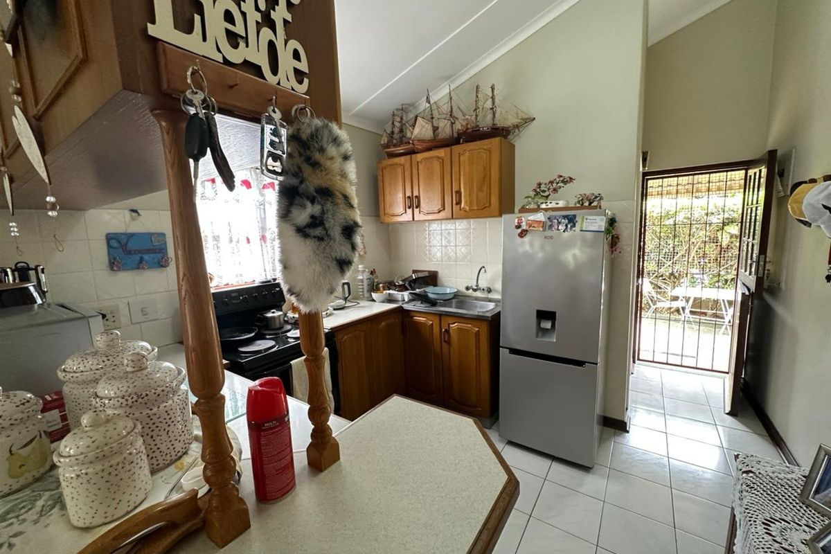Townhouse For Sale In Hibberdene - Photo 4
