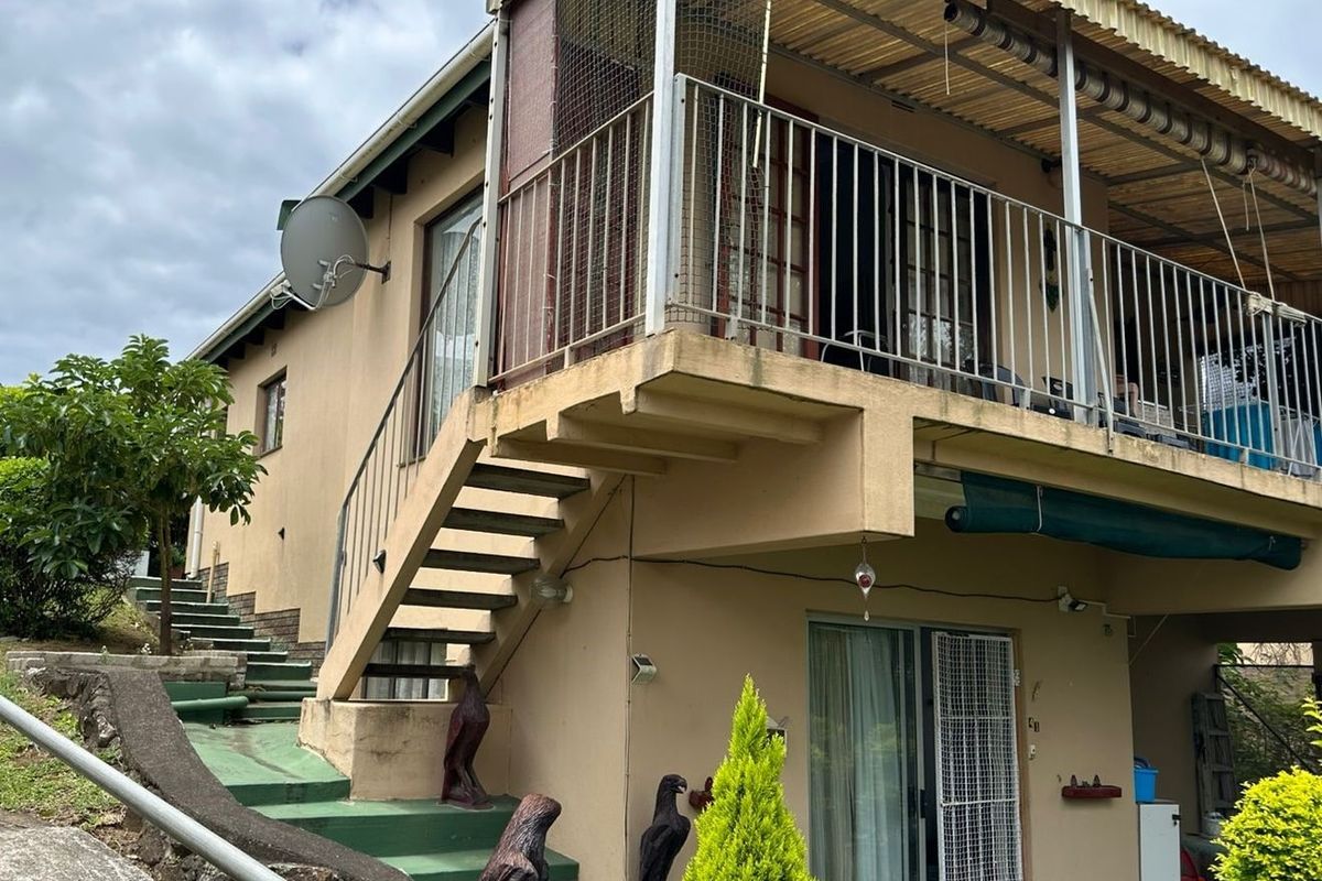 Townhouse For Sale In Hibberdene - Photo 2