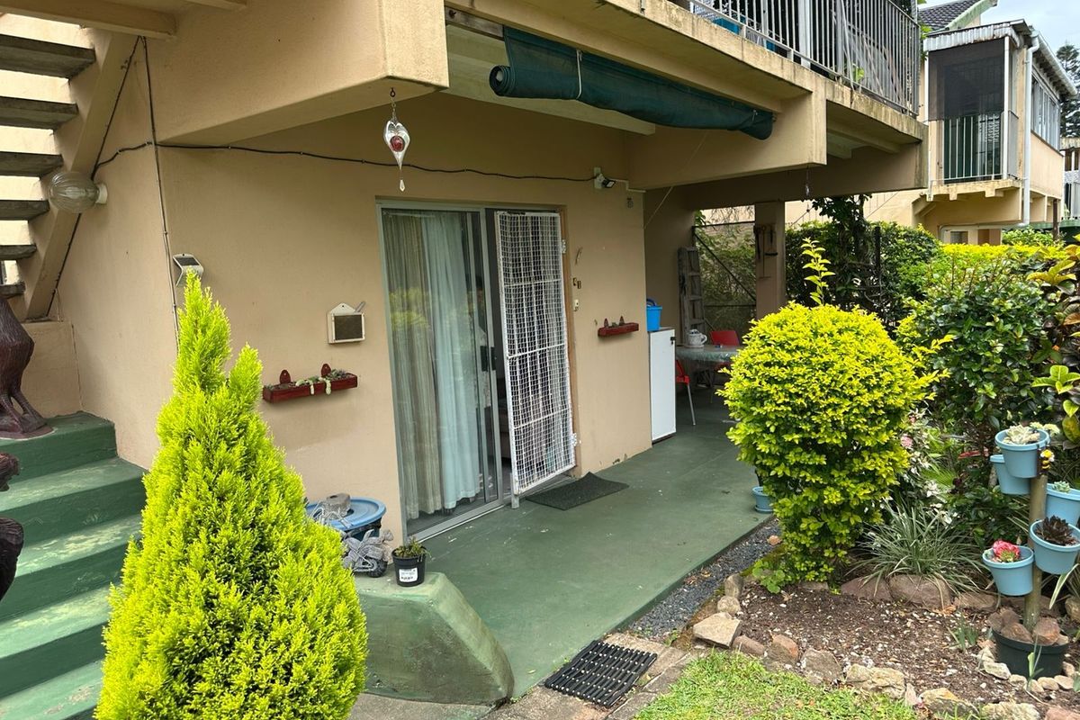 Townhouse For Sale In Hibberdene - Photo 3