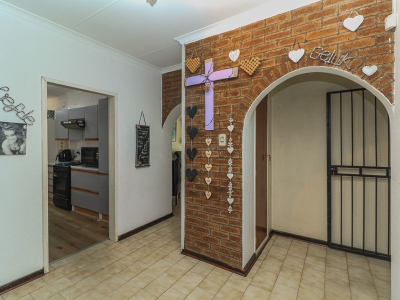 House Pending Sale In Springs - Photo 5