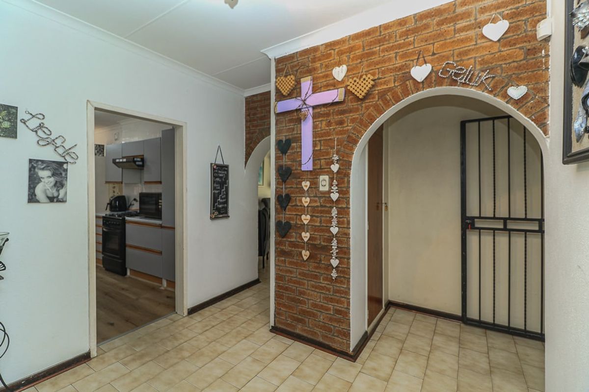 House Pending Sale In Springs - Photo 5