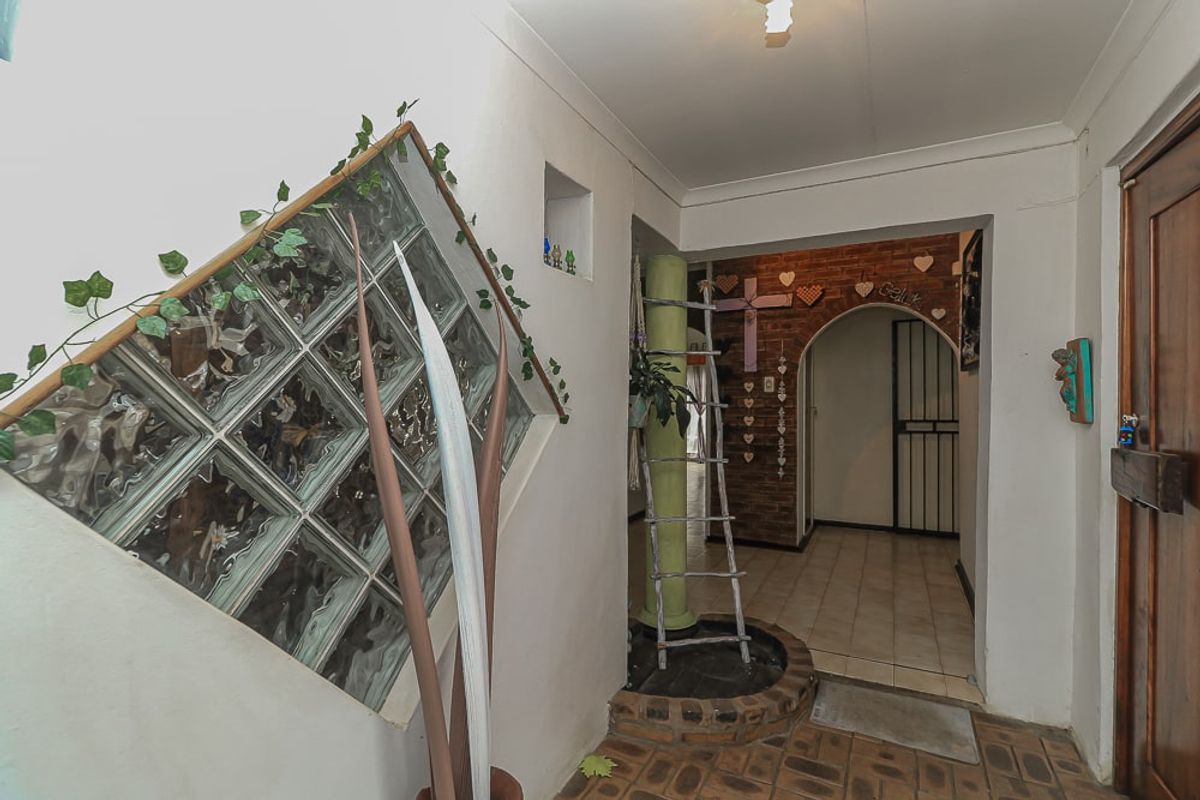 House Pending Sale In Springs - Photo 4