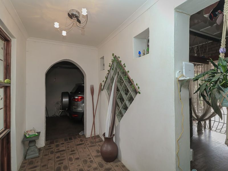 House Pending Sale In Springs - Photo 3