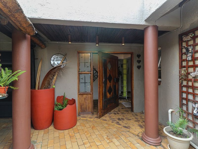 House Pending Sale In Springs - Photo 2