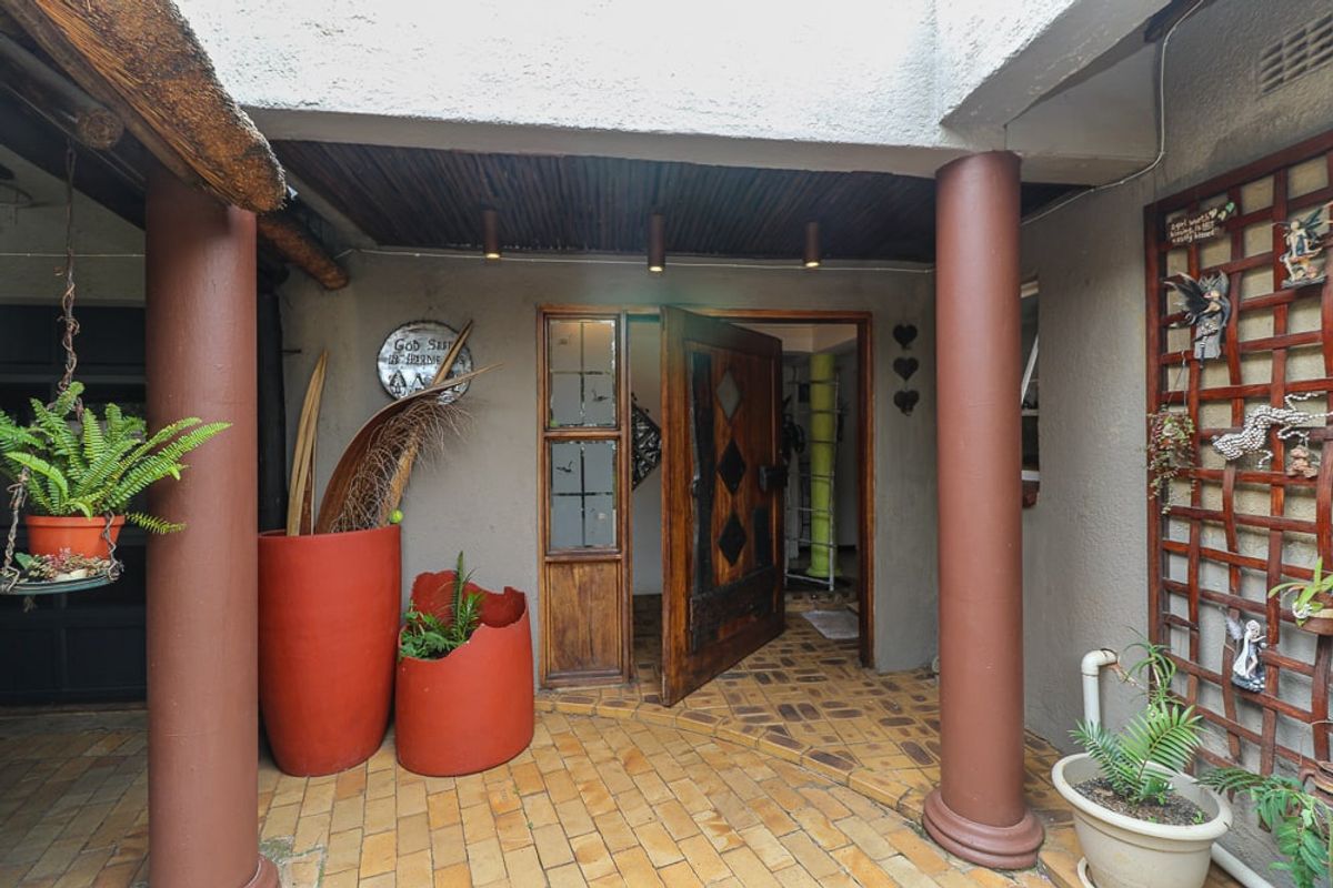 House Pending Sale In Springs - Photo 2