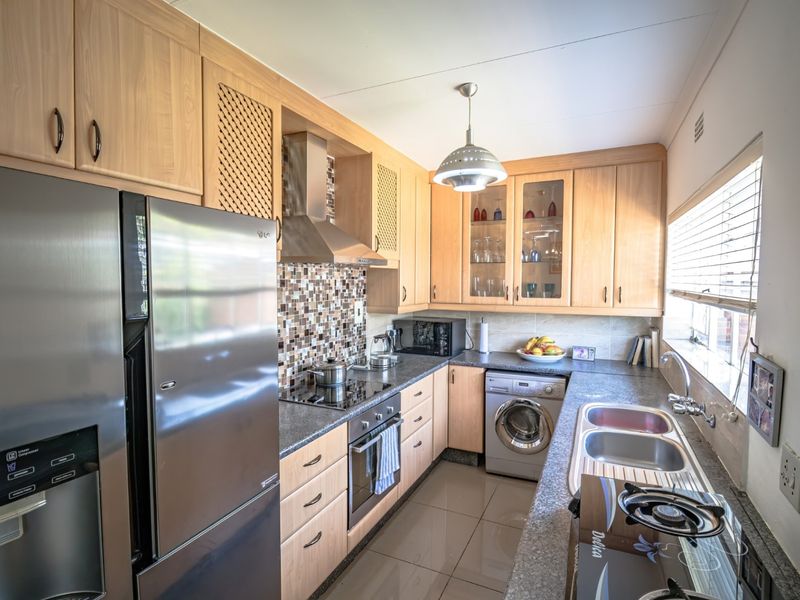 House Pending Sale In Midrand - Photo 3
