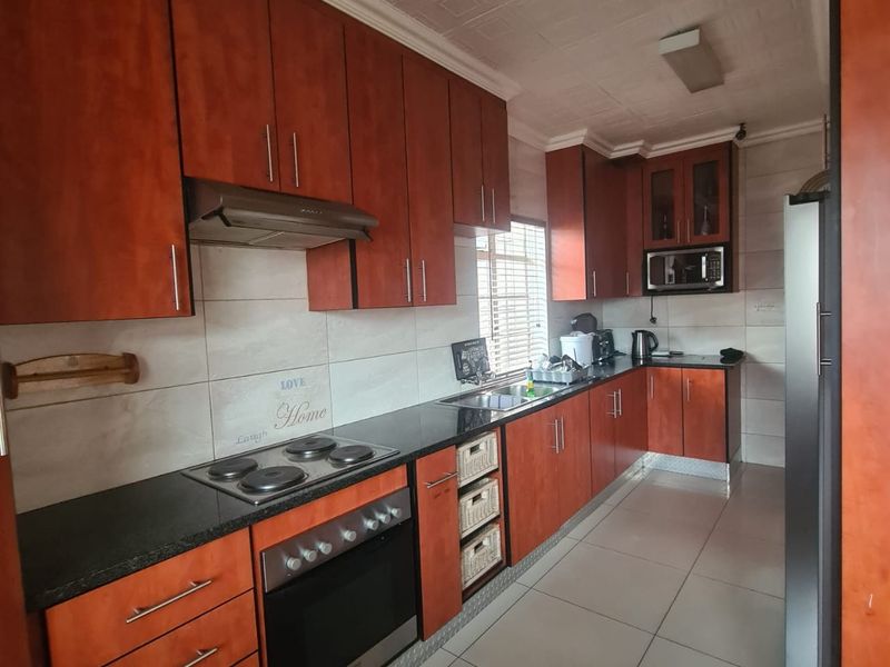 House For Sale In Alberton - Photo 2