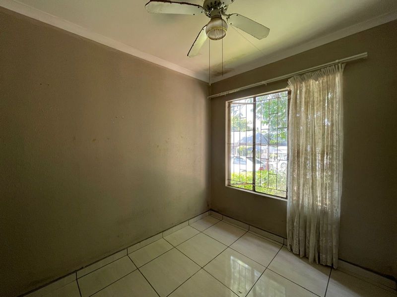 Townhouse Pending Sale In Midrand - Photo 7