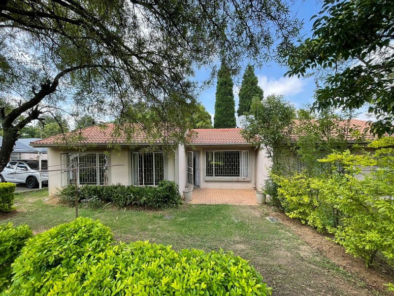 Townhouse Pending Sale In Midrand - Photo 1