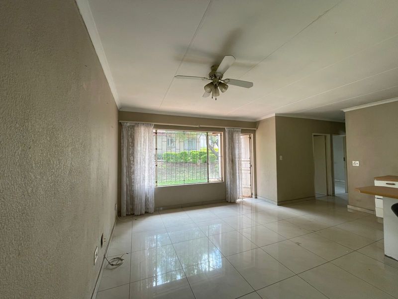 Townhouse Pending Sale In Midrand - Photo 4