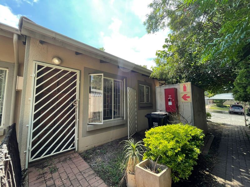 Townhouse Pending Sale In Midrand - Photo 2