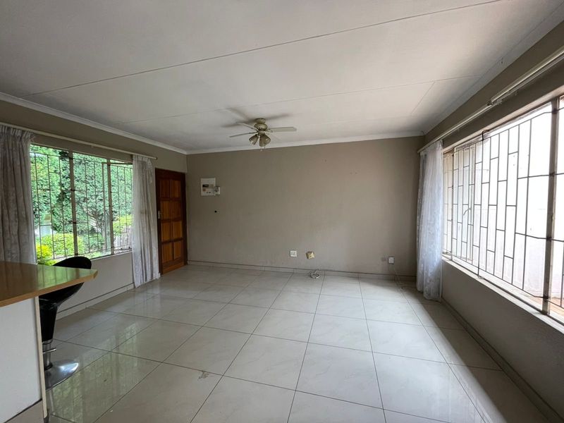 Townhouse Pending Sale In Midrand - Photo 5