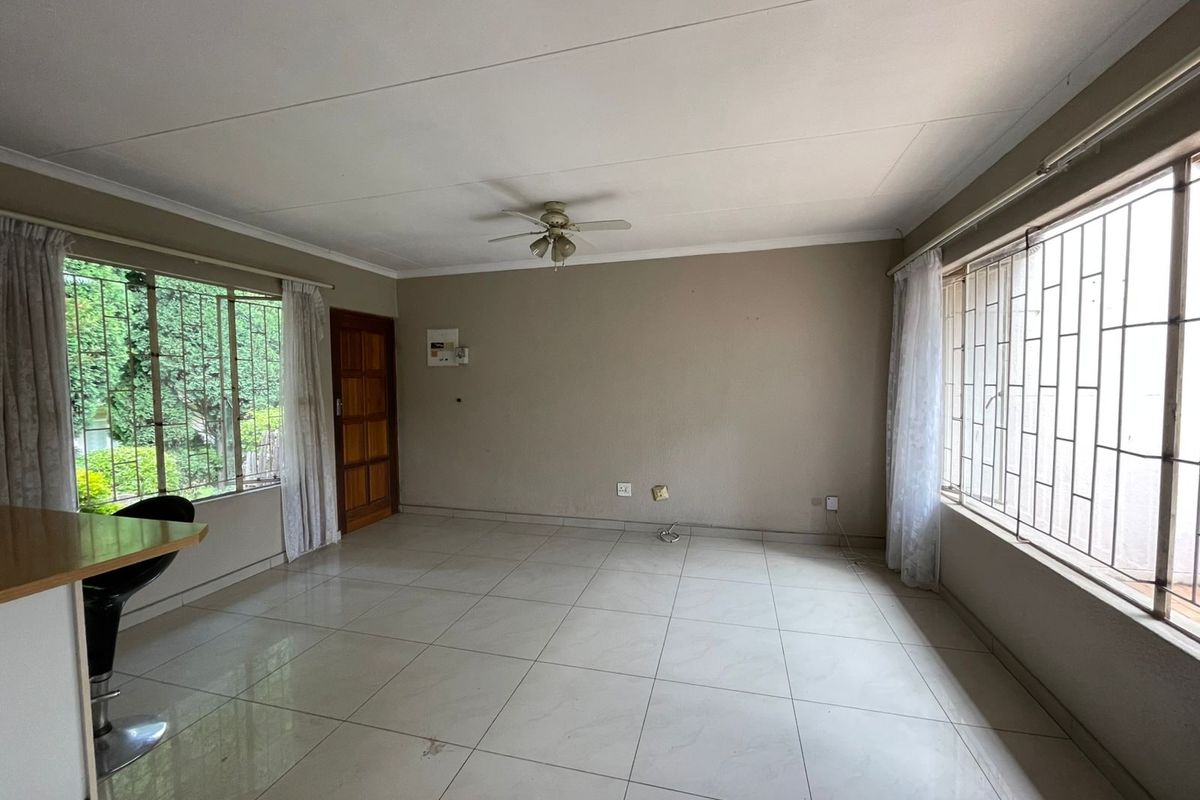 Townhouse Pending Sale In Midrand - Photo 5