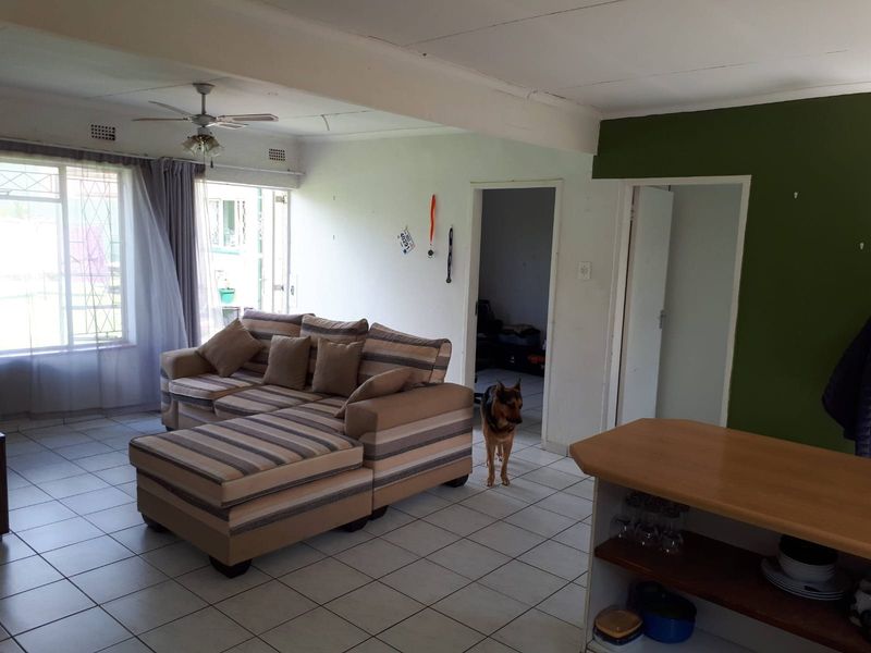 House For Sale In Benoni - Photo 2