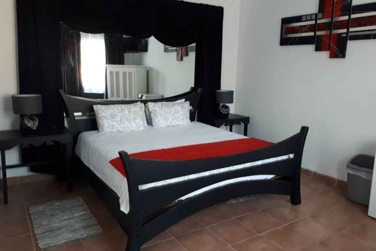 House For Sale In Benoni - Photo 4